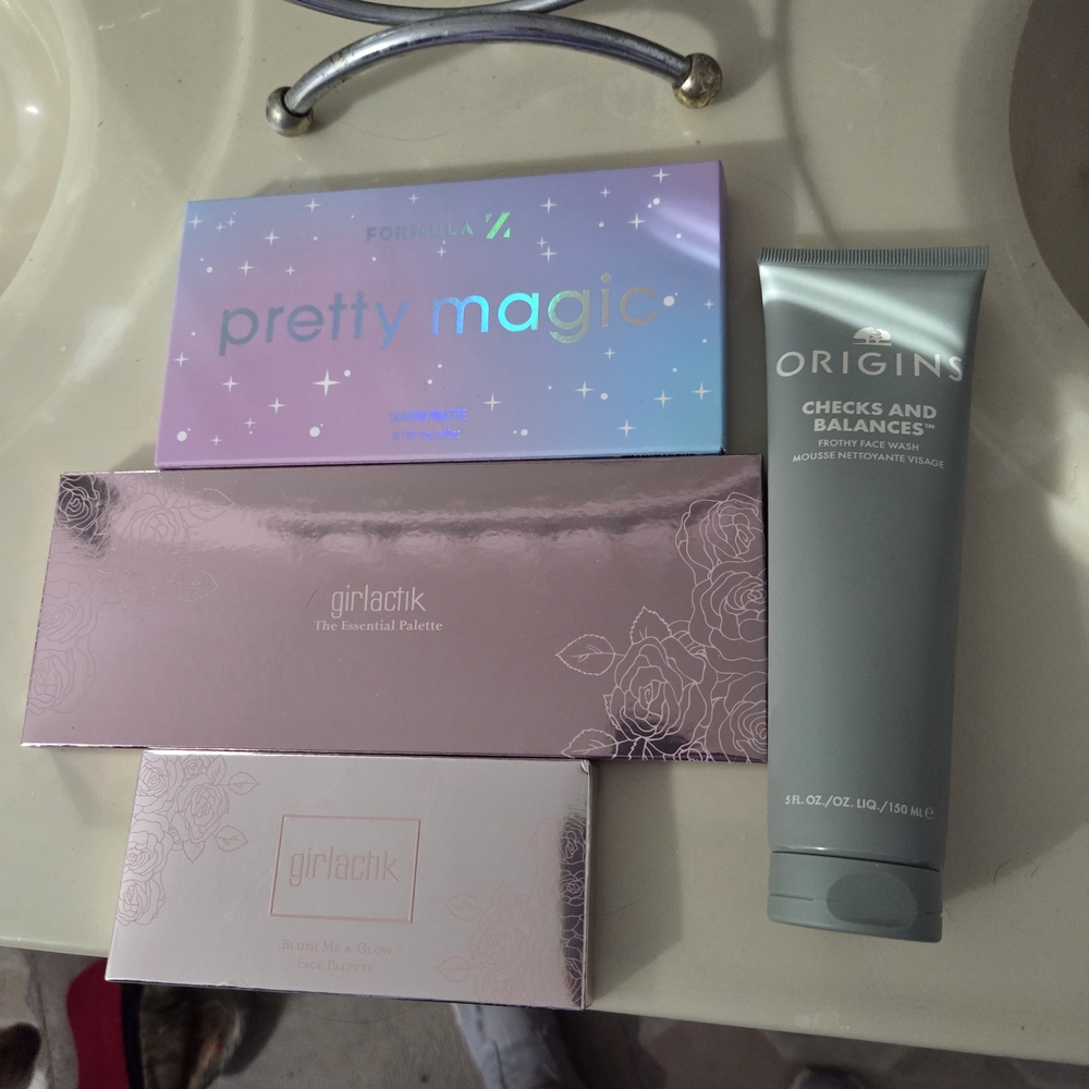 Origins Checks and Balances Frothy Face Wash + Pink Makeup Palettes